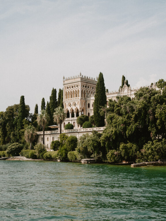 Villa Bissiniga | Lago di Garda 5 Gardens and architecture of Isola del Garda on the wedding day